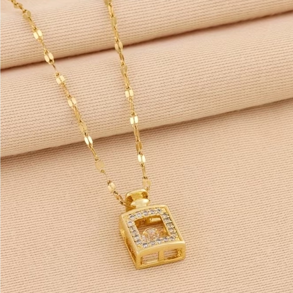 Beautiful necklace with sparkling pendant